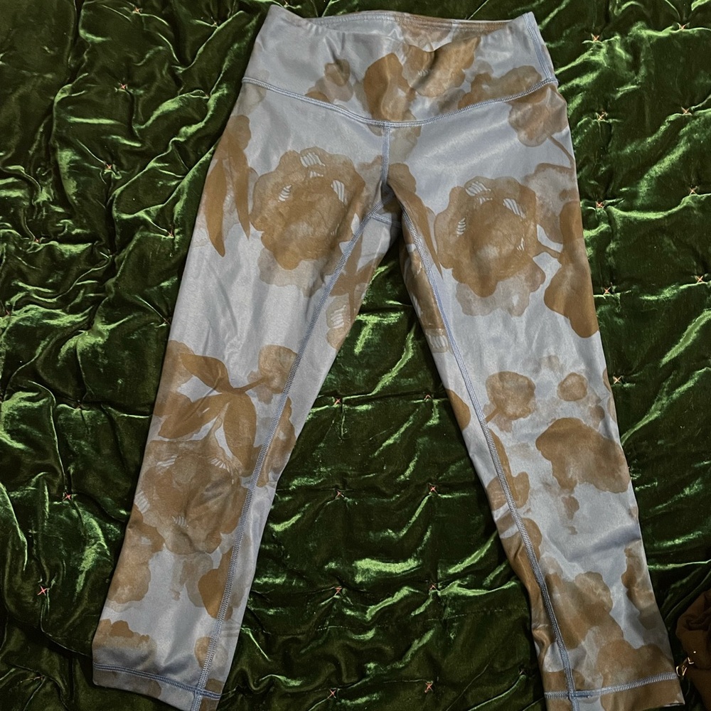 LULULEMON Capri leggings